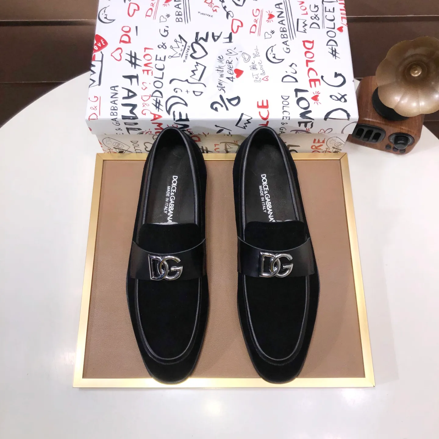 Ex-factory price 500💰DG top quality🔍🔍men's new leather shoes🚹Sold simultaneously at counters⚠Shoe uppers are imported cowhide from Italy, fully imported cowhide lining, imported accessories💪💪, completely 1⃣️ to 1⃣️replica🇮🇹 💪💪, ⚠Sole: The original sole is specially provided by the original factory, the exclusive movable molded sole is super comfortable, ⚠The original factory follows the order, 🔍🔍high quality, you can enter and exit the counter at will, welcome to compare ⚠Number of sizes: 38-44 (45 customized)